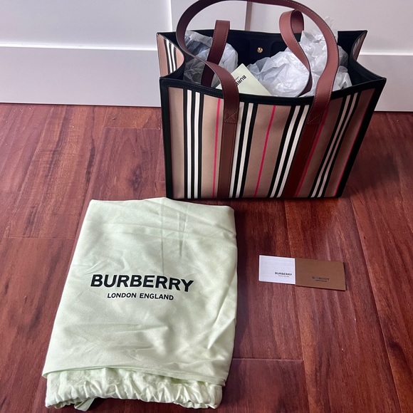 NWT Burberry Small Book Tote Archive Beige retails $1250 - Picture 8 of 16